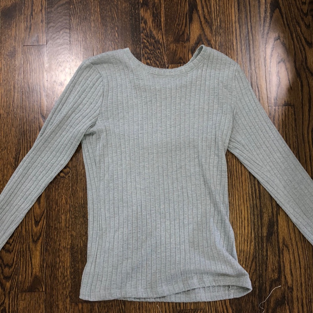 Gray long sleeve shirt